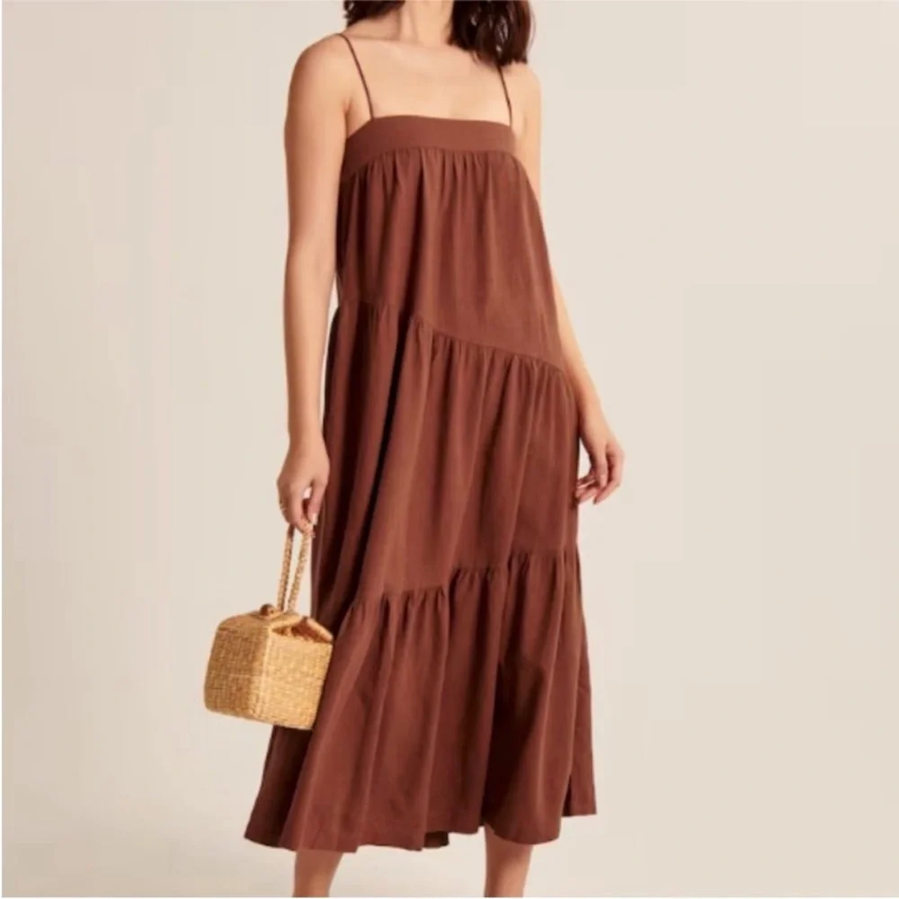 Abercrombie & Fitch | Medium | Asymmetrical tiered maxi dress | dark amb…
